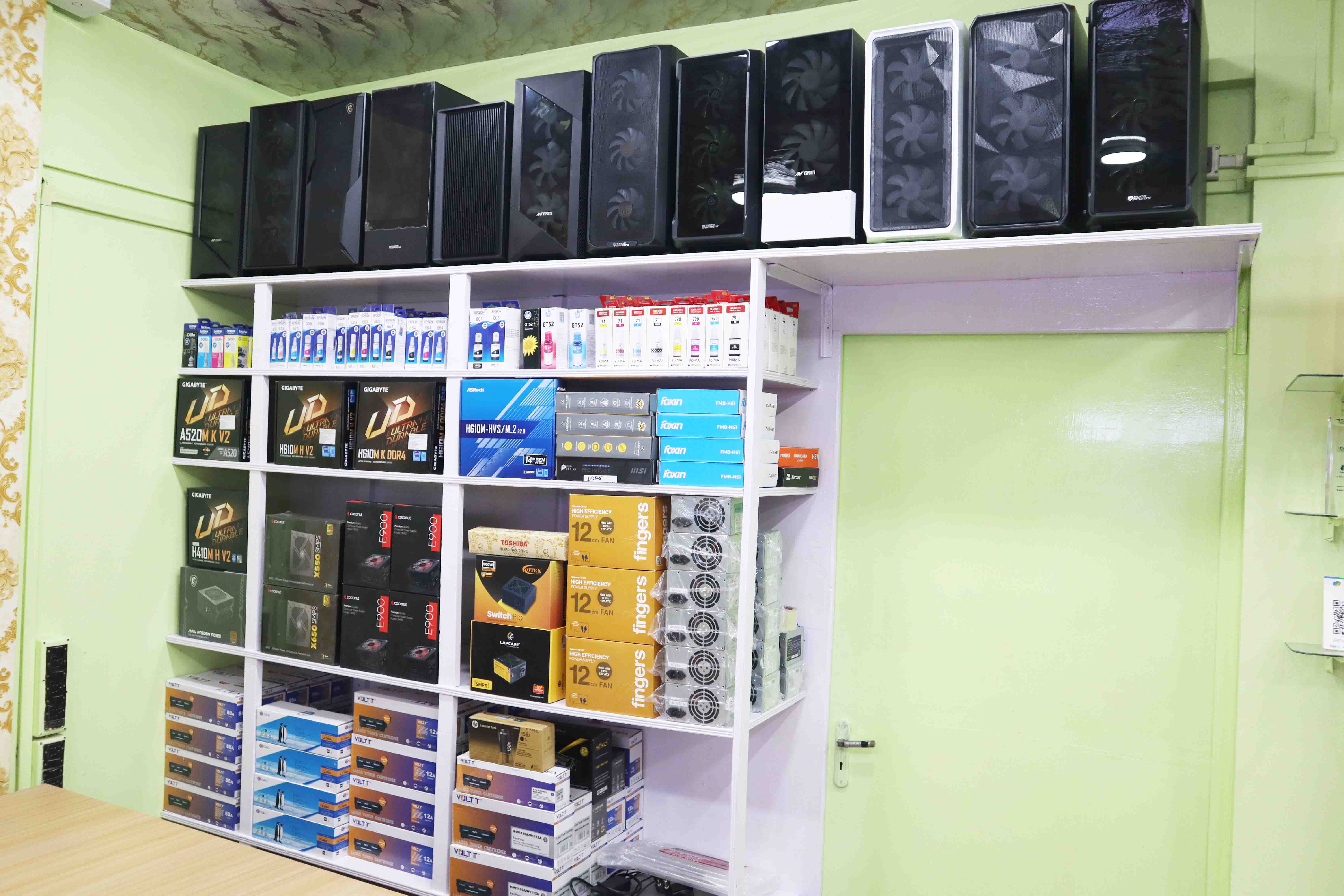 ADAC showroom, laptops and desktops